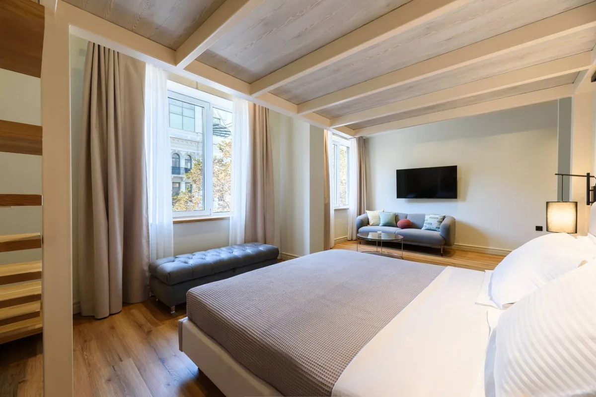 A3-Suite with City View interior