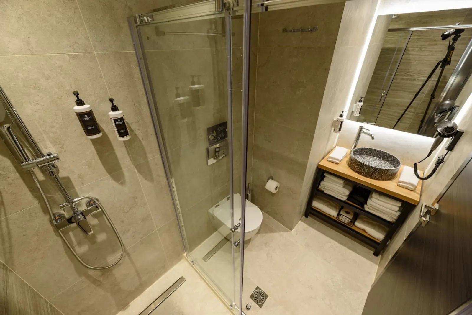 A3-Suite with City View interior, photo 4