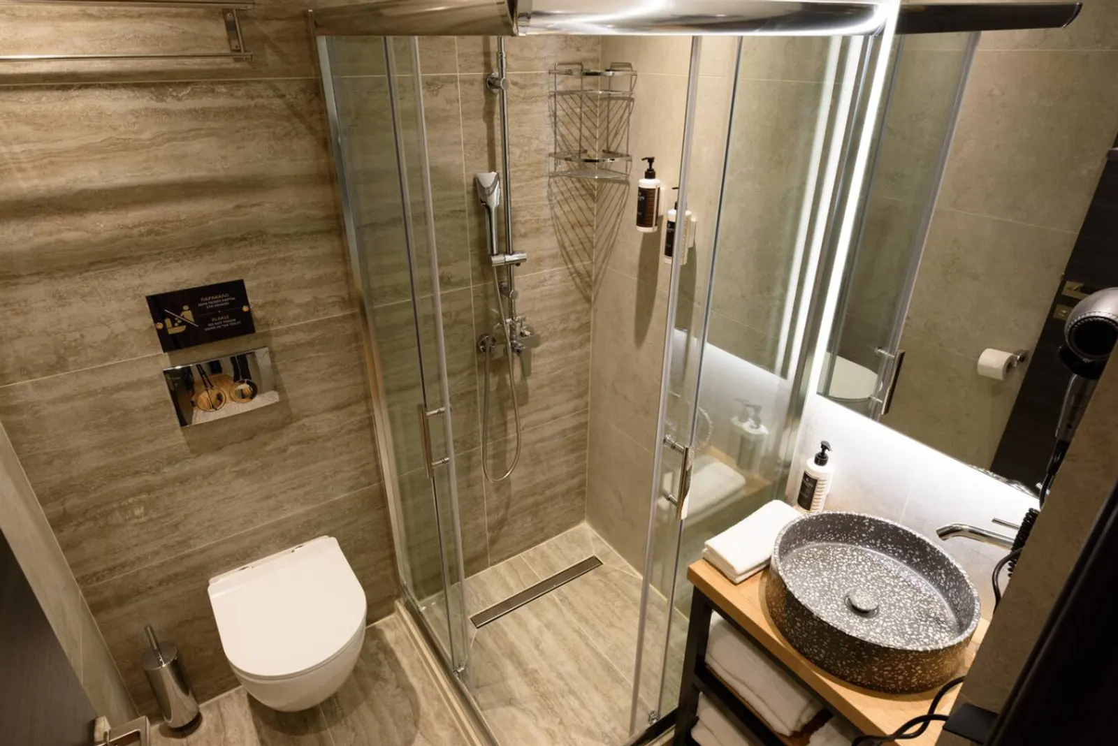 B1-Deluxe Queen Studio interior, photo 3